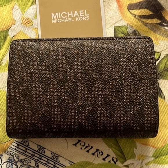 Brand New Michael Kors Brown Luggage Logo Medium Slim Bifold Snap Close Wallet - Picture 3 of 16